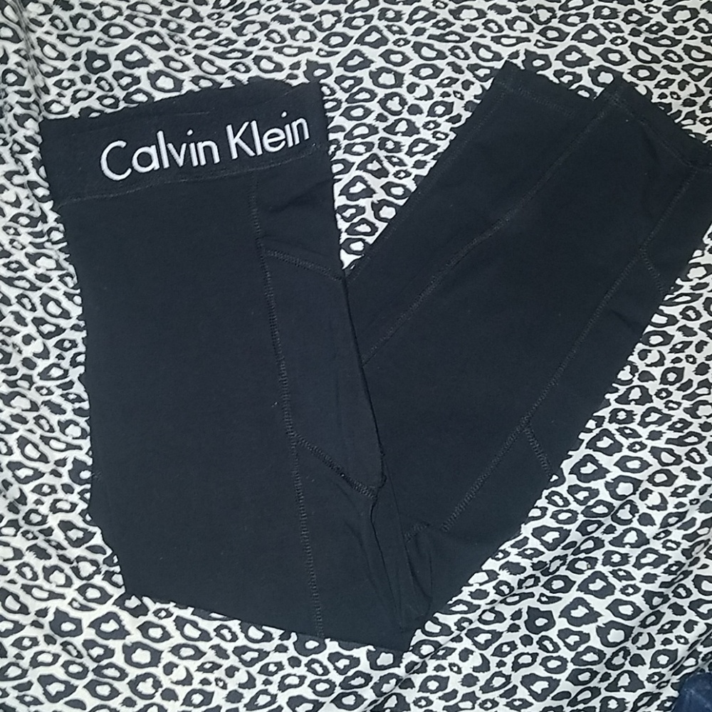 SOLD! Calvin Klein Performance Capri